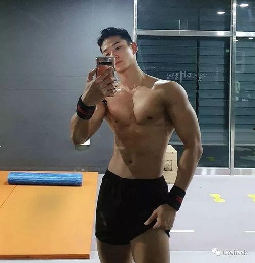 男模 照片,光影下的时尚演绎